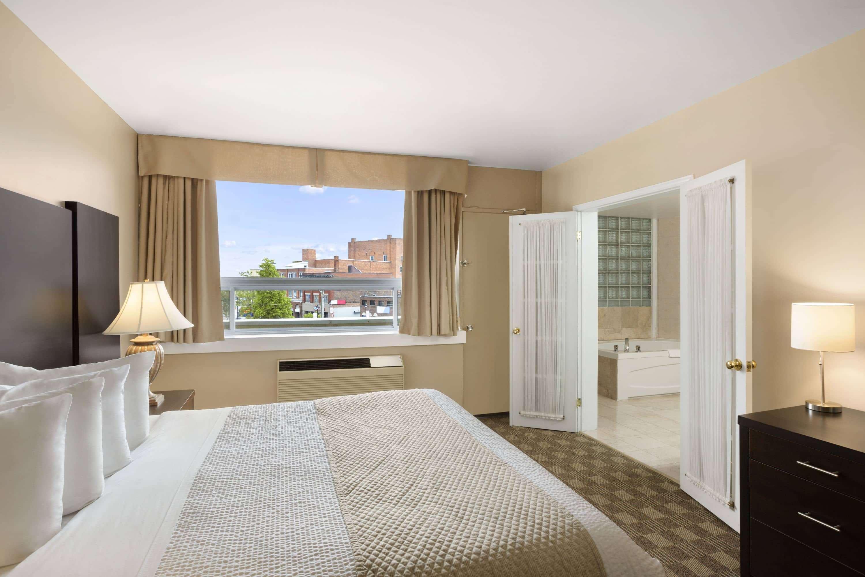 Days Inn & Suites By Wyndham North Bay Downtown Zewnętrze zdjęcie