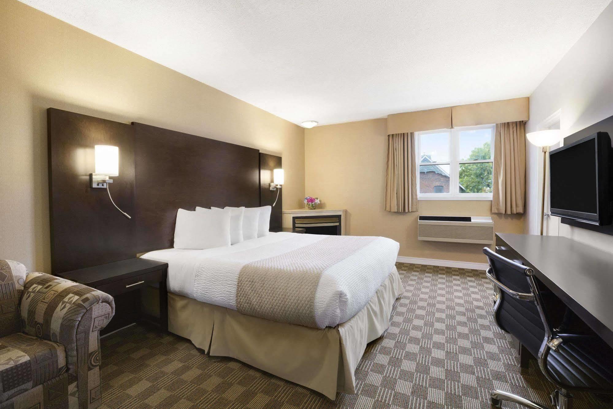 Days Inn & Suites By Wyndham North Bay Downtown Zewnętrze zdjęcie